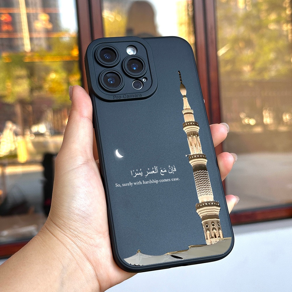 غطاء هاتف أسود بتصميم برج مسجد - مراجعة Apple Iphone 15 Pro Max وسعره