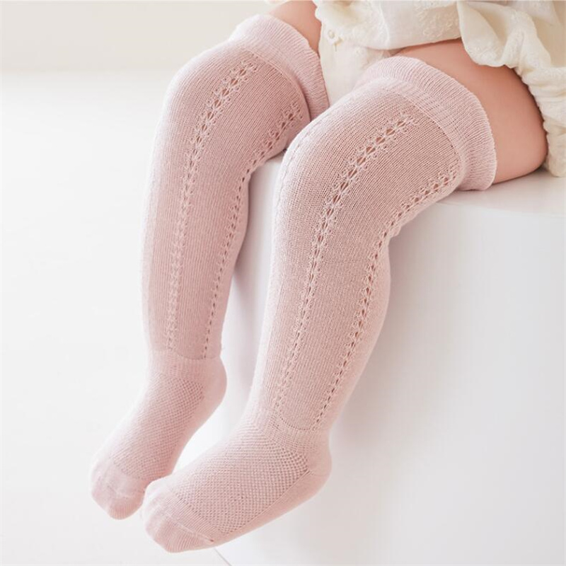 طفل الجوف خارج الجوارب الطويلة - مراجعة Baby Sock Oximeter وسعره